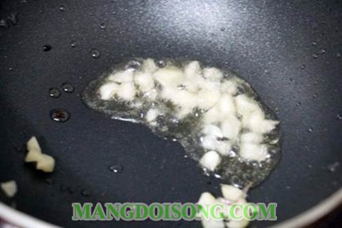 Cách làm trứng sốt me ngon nóng hổi dùng cho bữa cơm tối gia đình thêm thú vị 4