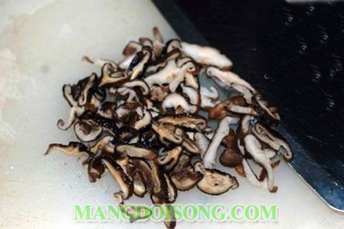 Cách làm trứng tráng nấm hương thịt gà ngon đơn giản nhiều chất dinh dưỡng cho bữa cơm gia đình 3