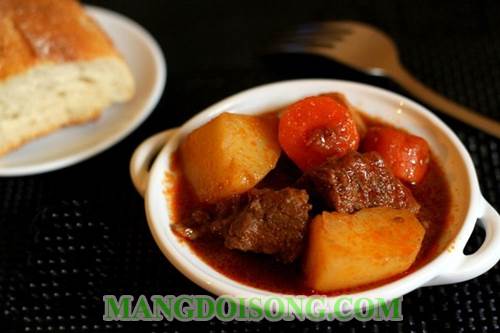 Cách nấu bò sốt vang ngon thơm lừng ăn với bánh mì cho ngày cuối tuần thêm đầm ấm 10
