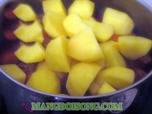 Cách nấu bò sốt vang ngon thơm lừng ăn với bánh mì cho ngày cuối tuần thêm đầm ấm 8