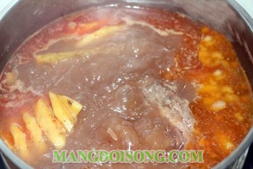 Cách nấu bún bò huế thơm ngon tại nhà theo đúng công thức gia truyền người Huế 5