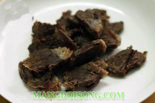 Cách nấu bún bò huế thơm ngon tại nhà theo đúng công thức gia truyền người Huế 6