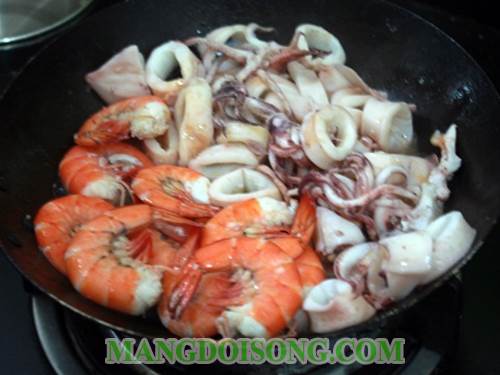 Cách nấu bún hải sản thơm ngon đặc sắc cho bữa sáng đầu tuần đầy năng lượng làm việc hiệu quả  5