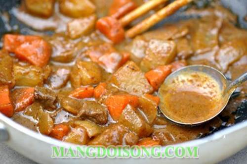 Cách nấu cà ri bò ngon thơm đẹp mắt đơn giản nhất cho bữa ăn ngày nghĩ thêm thú vị 5