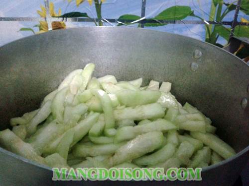 Cách nấu canh dưa hấu non chả ca ngon thơm mát đơn giản tại nhà cho ngày hè 5