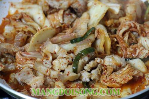 Cách nấu canh kim chi thịt ba rọi đậu hủ ngon đơn giản dùng cho bữa cơm chiều đầm ấm theo phong cách hàn quốc 5