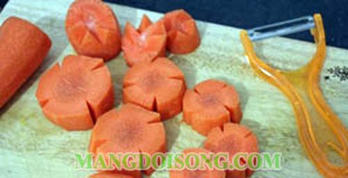 Cách nấu vịt tiềm ngon của người dân nam bộ dùng để ăn với bánh mì hay bún hay cơm đều rất tuyệt 4