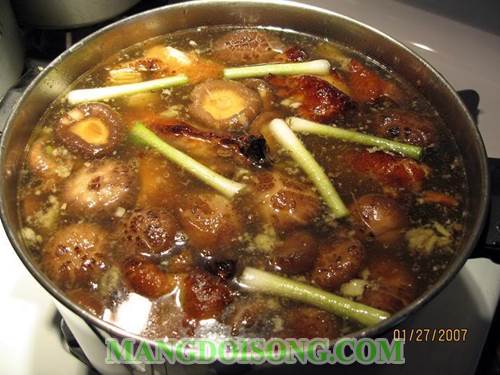 Cách nấu vịt tiềm ngon của người dân nam bộ dùng để ăn với bánh mì hay bún hay cơm đều rất tuyệt 5