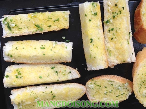 Bánhmỳ cách làm bánh mì bơ tỏi bằng lò vi sóng 5