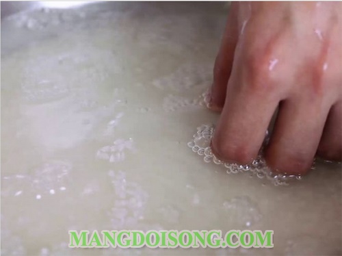 Cách là sushi ngon trứng cá hồi thanh cua cuộn rong biển truyền thống Nhật Bản đơn giản tại nhà 2