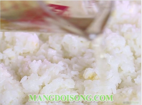 Cách là sushi ngon trứng cá hồi thanh cua cuộn rong biển truyền thống Nhật Bản đơn giản tại nhà 6