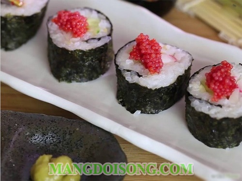 Cách là sushi ngon trứng cá hồi thanh cua cuộn rong biển truyền thống Nhật Bản đơn giản tại nhà 9