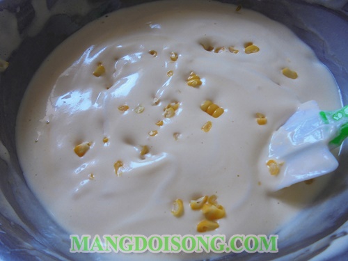 Cách làm bánh kem bắp bằng nồi cơm điện đơn giản tại nhà làm quà 8/3 ý nghĩa 5