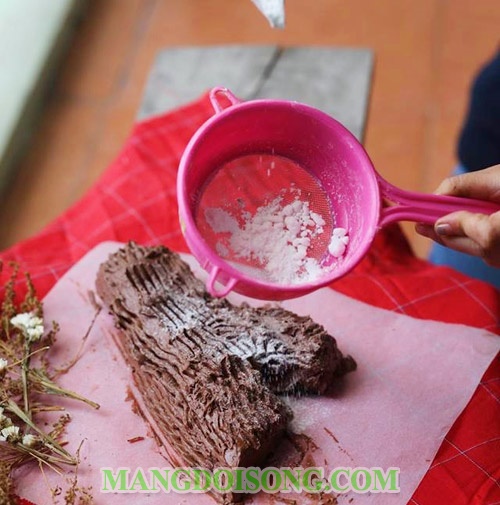 Cách làm bánh khúc cây cho giáng sinh vị chocolate ngọt ngào an lành 12