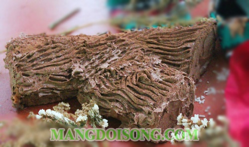 Cách làm bánh khúc cây cho giáng sinh vị chocolate ngọt ngào an lành 13
