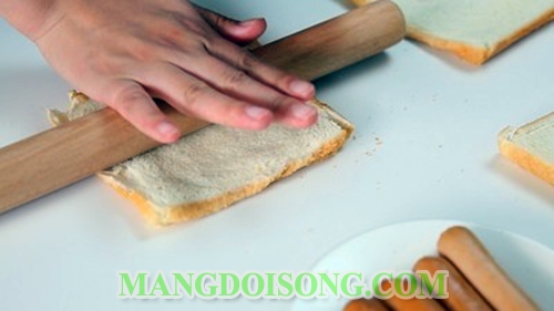 Cách làm bánh mì cuộn xúc xích thơm ngon béo ngậy làm món điểm tâm sáng ngon cho bé yêu thưởng thức 1