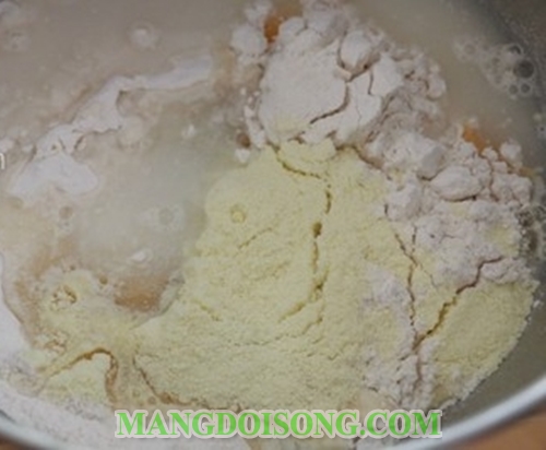 Cách làm bánh mì ngọt hình trái dưa hấu thơm mềm bắt mắt cho bé yêu thưởng thức 2