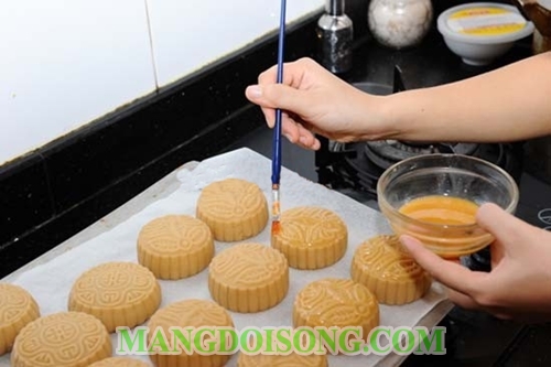 Cách làm bánh trung thu cacao tiramisu nhân đậu xanh ngon hấp dẫn cho bé yêu thưởng thức 9