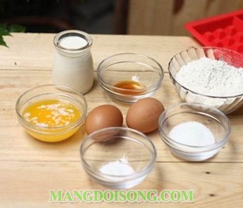 Cách làm bánh Waffle thơm ngon ăn nóng với kem tươi và trái cây ăn một miếng là mê ngay 1