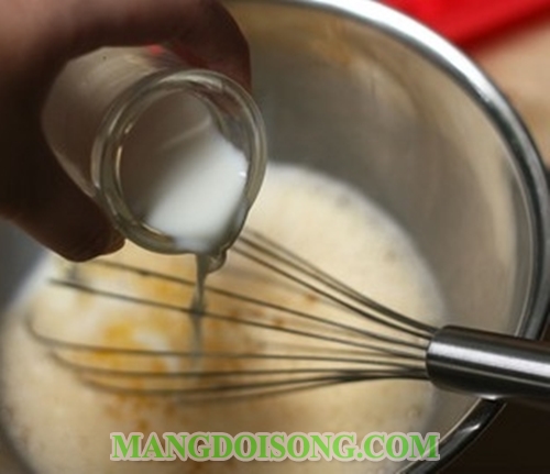 Cách làm bánh Waffle thơm ngon ăn nóng với kem tươi và trái cây ăn một miếng là mê ngay 3