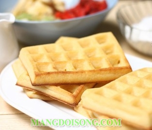 Cách làm bánh Waffle thơm ngon ăn nóng với kem tươi và trái cây ăn một miếng là mê ngay 6