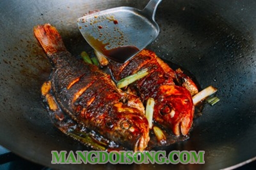 Cách làm cá rô phi om xì dầu ngon thơm phức cho bữa cơm gia đình thêm đậm đà ngon miệng 7