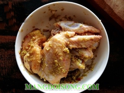Cách làm cánh gà chiên sả ớt thơm ngon cho ngày cuối tuần có thể làm món ăn cơm hoặc món nhậu đều rất tuyệt 3