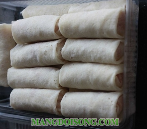 Cách làm chả giò tôm thịt ngon ăn chung với bún tươi rau sống 12