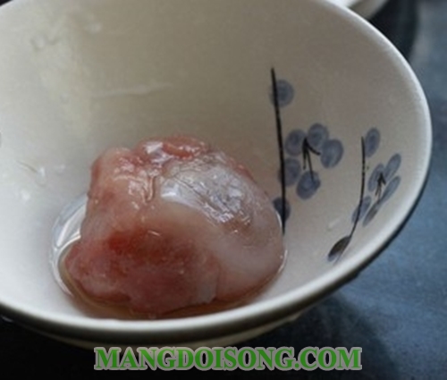 Cách làm chả giò tôm thịt ngon ăn chung với bún tươi rau sống 2
