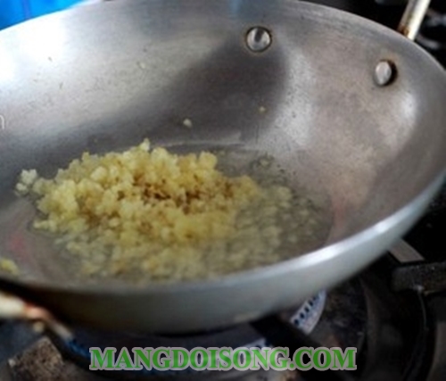 Cách làm cơm chiên cá mặn thơm ngon đúng điệu theo công thức từ nhà hàng 5