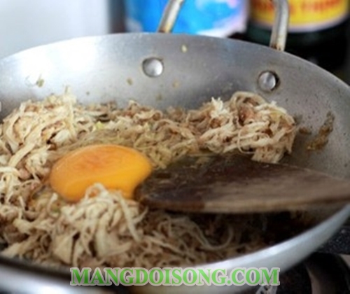 Cách làm cơm chiên cá mặn thơm ngon đúng điệu theo công thức từ nhà hàng 8