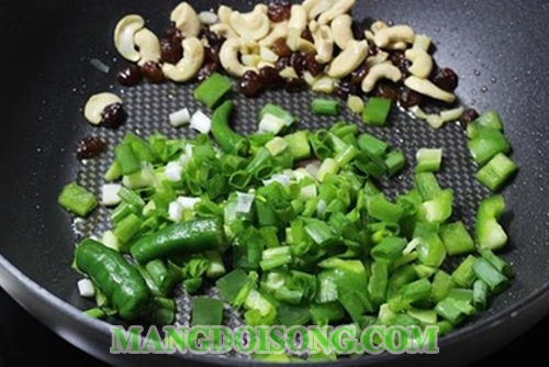 Cách làm cơm chiên chay thơm ngon cho bữa sáng đầu tháng thêm thanh tịnh 2