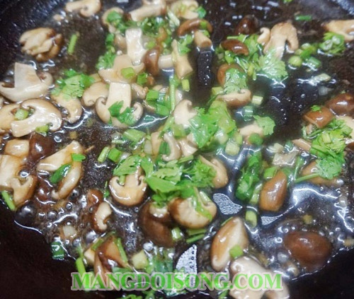 Cách làm đậu hủ non sốt nấm đông cô món chay ngon lạ cho ngày rằm 7
