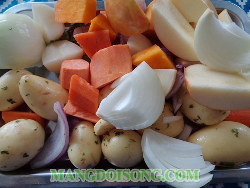 Cách làm gà nướng mật ong nguyên con bằng lò đón giáng sinh ấm áp an lành 4