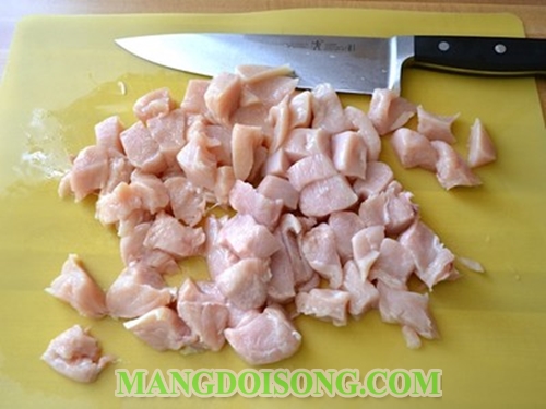 Cách làm gà xào rau củ ngon đậm đà dùng cho bữa cơm chiều mưa 1