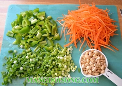 Cách làm gà xào rau củ ngon đậm đà dùng cho bữa cơm chiều mưa 4