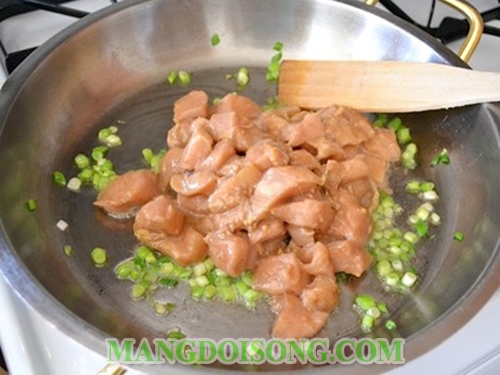 Cách làm gà xào rau củ ngon đậm đà dùng cho bữa cơm chiều mưa 5