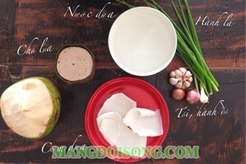 Cách làm giò lụa kho dừa ngon béo ngọt cho bữa cơm gia đình thêm thú vị 2