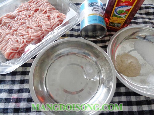 Cách làm giò lụa tại nhà ngon đơn giản bằng khuôn thủ công cho ngày tết làm quà biếu tết 1