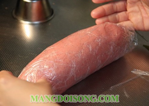 Cách làm giò lụa tại nhà ngon đơn giản bằng khuôn thủ công cho ngày tết làm quà biếu tết 3