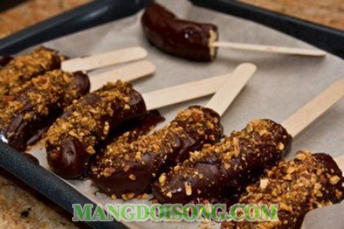 Cách làm kem chuối chocolate hạnh nhân ngon độc đáo cho bé yêu thưởng thức 5