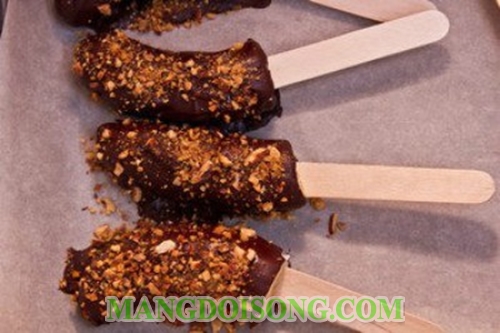 Cách làm kem chuối chocolate hạnh nhân ngon độc đáo cho bé yêu thưởng thức 6