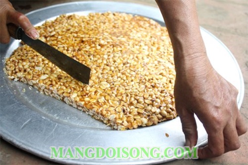 Cách làm kẹo lạc ngon đơn giản tại nhà cho ngày tết bảo quản được lâu 9