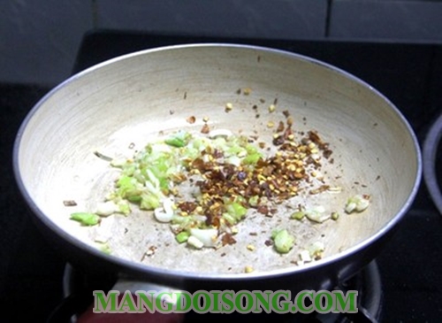 Cách làm khoai tây chiên sốt mật ong thơm ngon cho bữa cơm gia đình đầm ấm 4