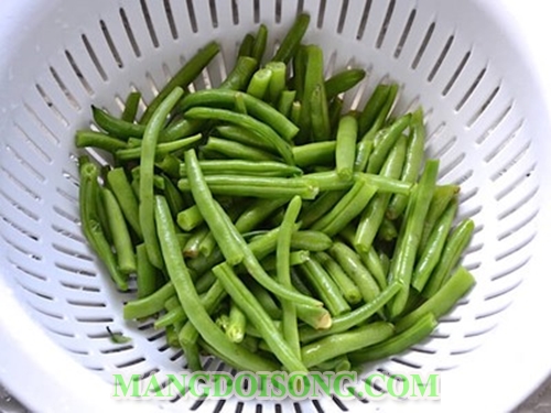 Cách làm khoai tây xào đậu đũa ngon cho bữa cơm gia đình thêm phong phú 4