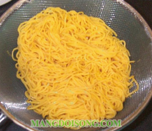 Cách làm mì xào trứng ngon đơn giản tại nhà cho bữa điểm tâm sáng 1