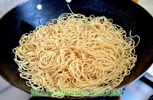 Cách làm mì xào trứng ngon đơn giản tại nhà cho bữa điểm tâm sáng 3