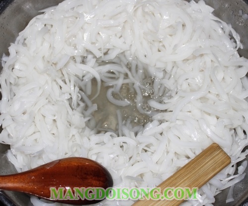 Cách làm mứt dừa ngon non dẻo sữa tươi tại nhà đơn giản cho ngày tết 3