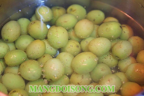 Cách làm mứt táo ta ngon màu đỏ tươi đẹp mắt cho ngày tết5