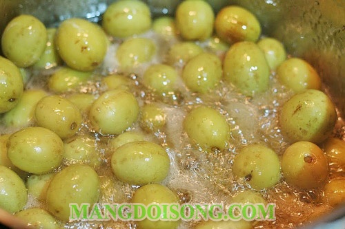 Cách làm mứt táo ta ngon màu đỏ tươi đẹp mắt cho ngày tết 7
